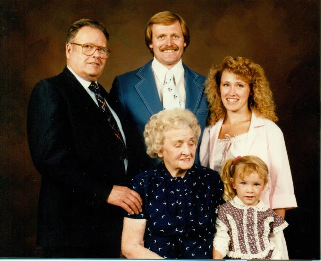 Brittany being the youngest in her 5 Generation pic with the Frandsen's